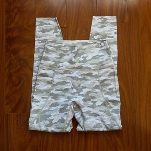 Aerie White Camo Move Leggings Size Medium